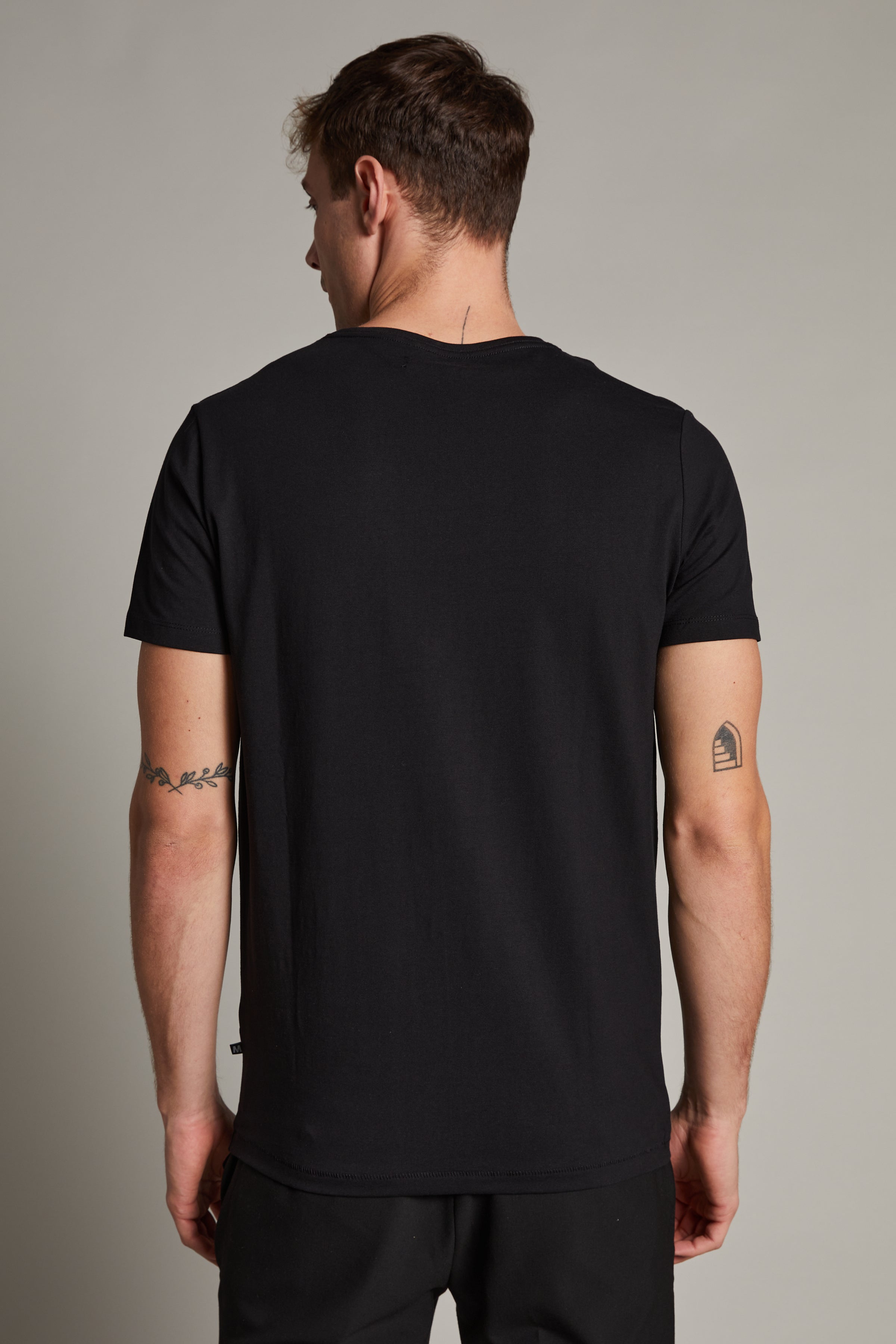 MATINIQUE T-SHIRT - V/HALS - SORT