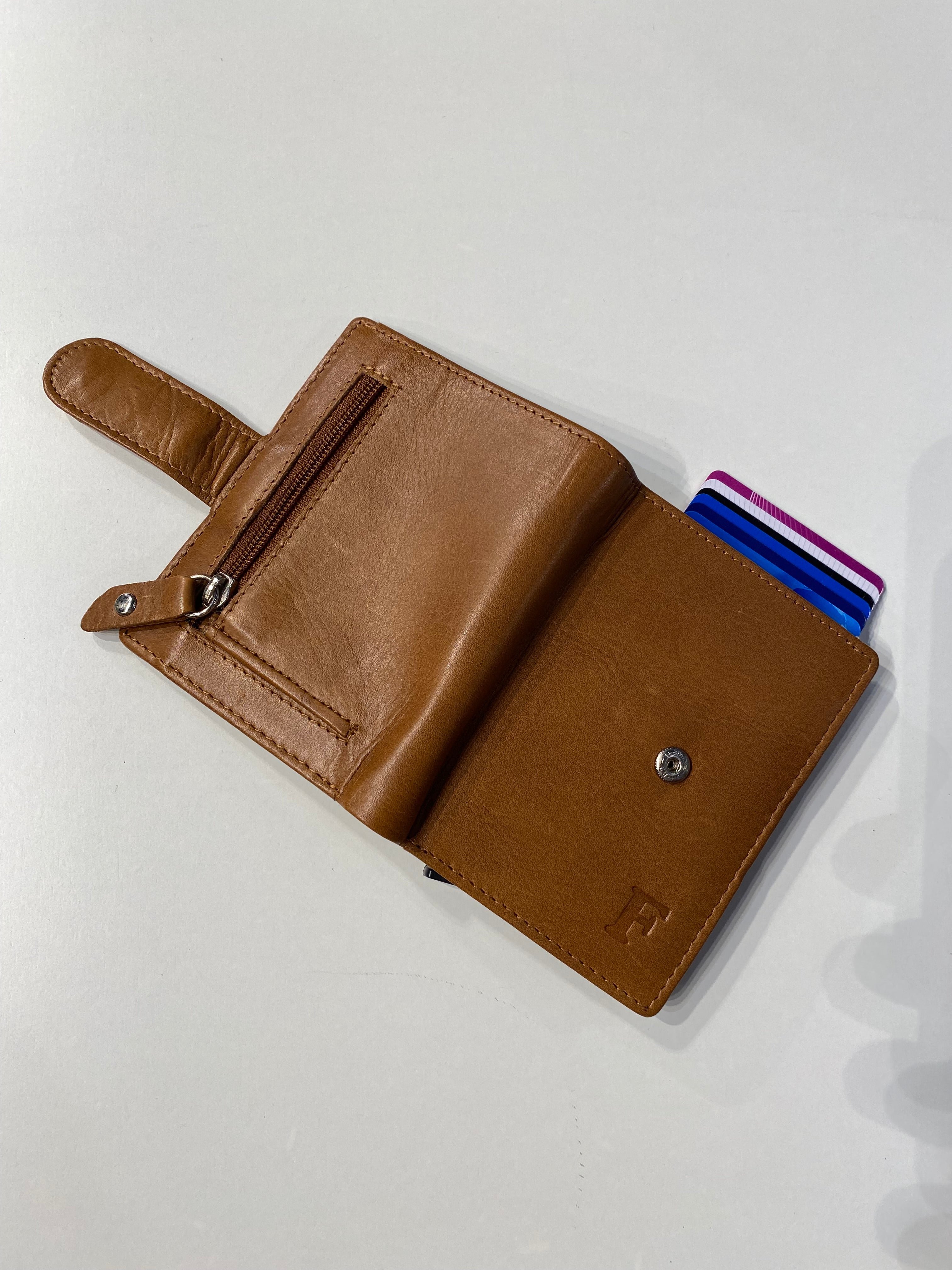 KORT HOLDER STOR BRUN