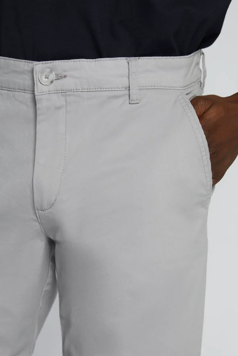 SHORTS CHINO