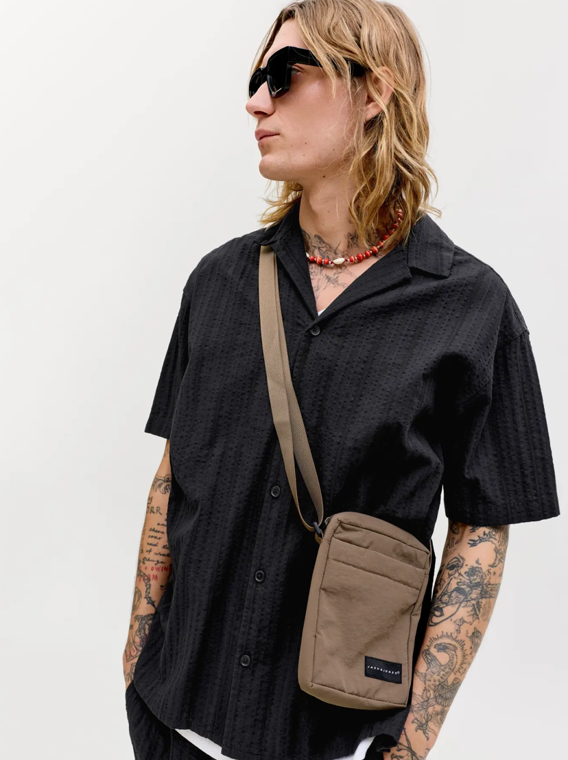 JACK&JONES SKJORTE - SORT/BEIGE
